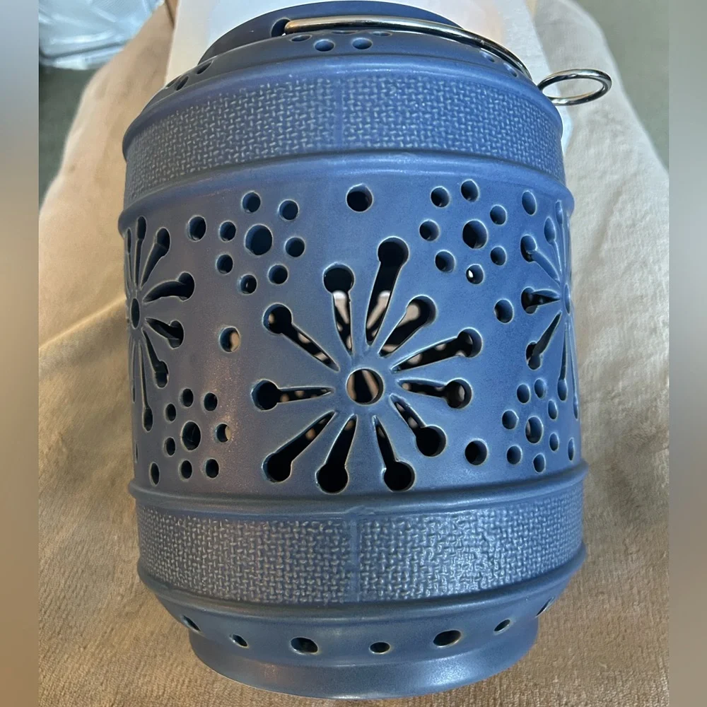 NIB Vintage Yankee Candle J/H Lantern in Blue